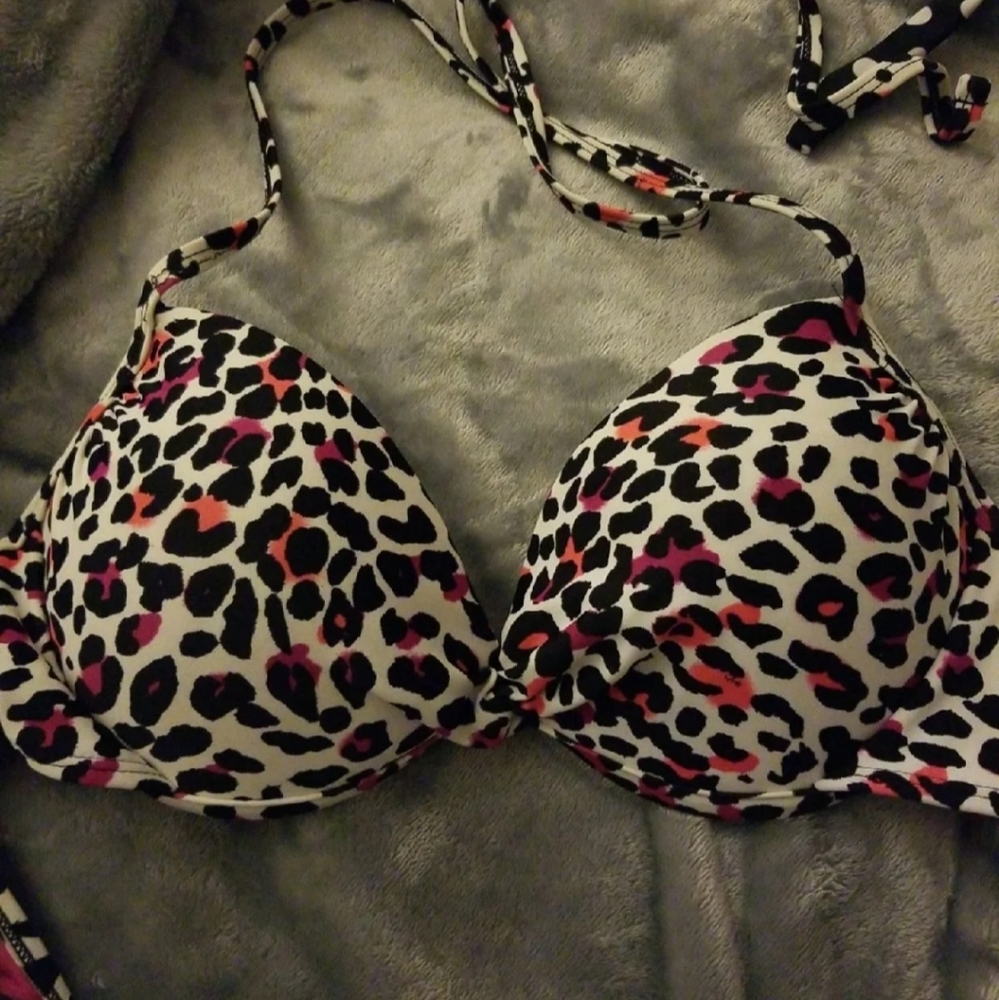 Size large bikini top. Underwire and padded cups.